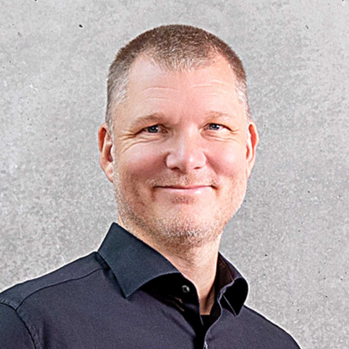 Dr. Holger Strauß